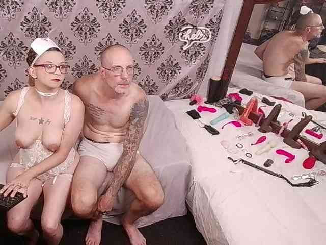 CandysReaperCouple420 webcam