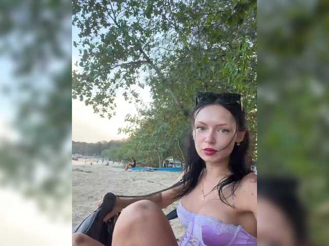 AnaWolmen's BongaCams show and profile