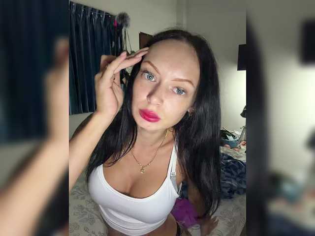 AnaWolmen's BongaCams show and profile