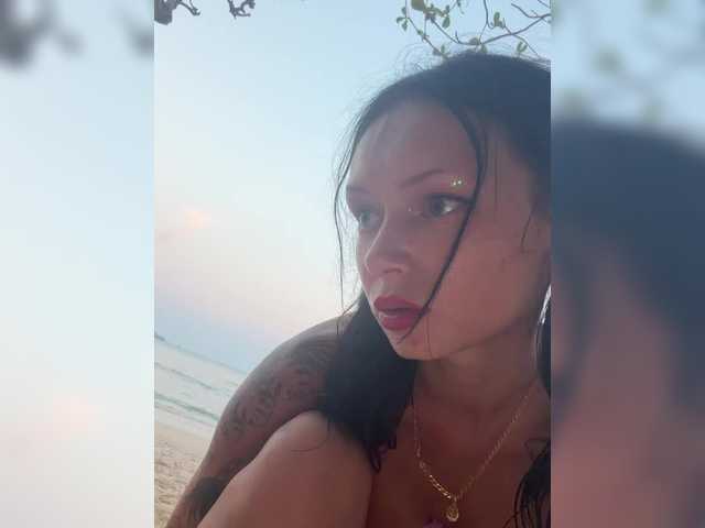 AnaWolmen's BongaCams show and profile