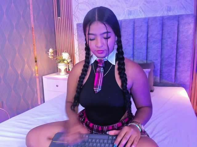 SofiCruz live cam on BongaCams