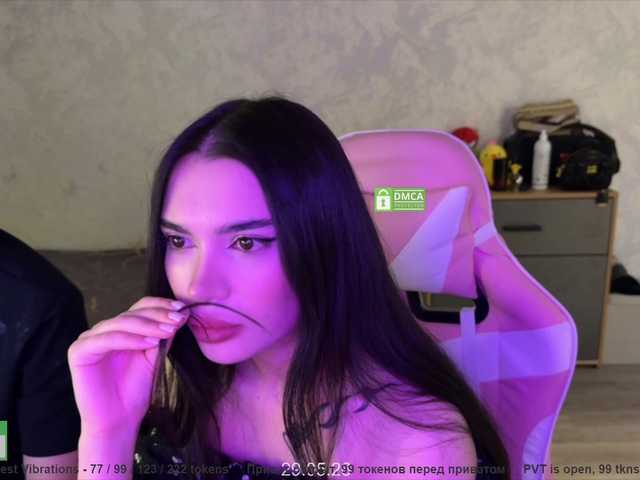 le modèle CoupleOnFire est en webcam porno dans un show sur le site bongacams, il possède les tags suivants: Latino/Hispanic,Brunette,Shaved