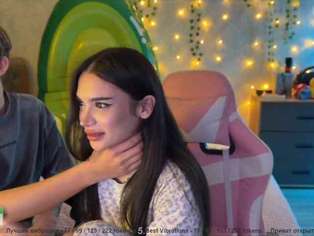 Coupleonfire's cam show statistics and live stream
