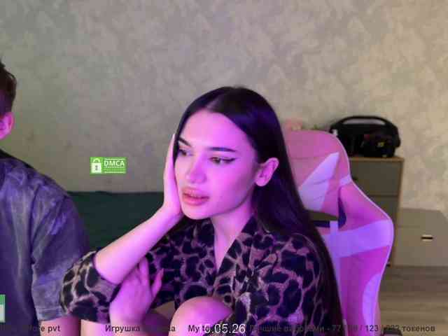 Acest model este live acum. CoupleOnFire