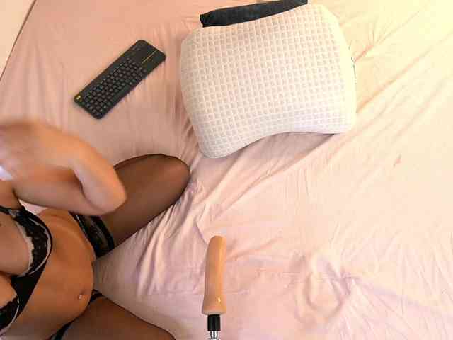 Raquellust's cam show statistics and live stream