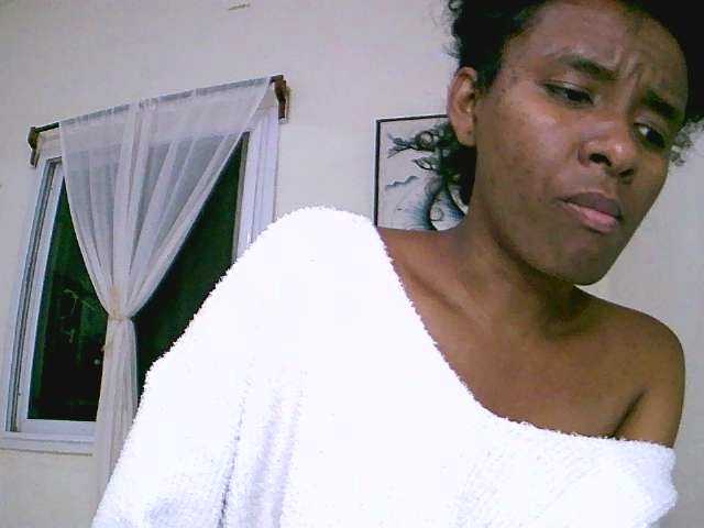 Royal-chat Live Cam and Statistics on UnifiedCams