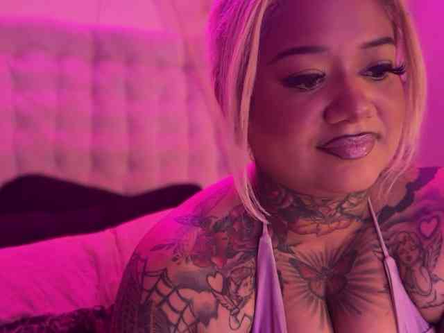 AveryLee webcam