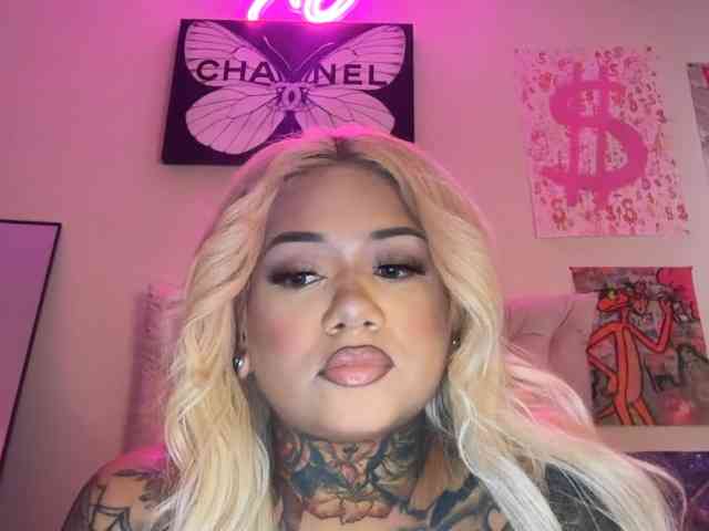 AveryLee webcam