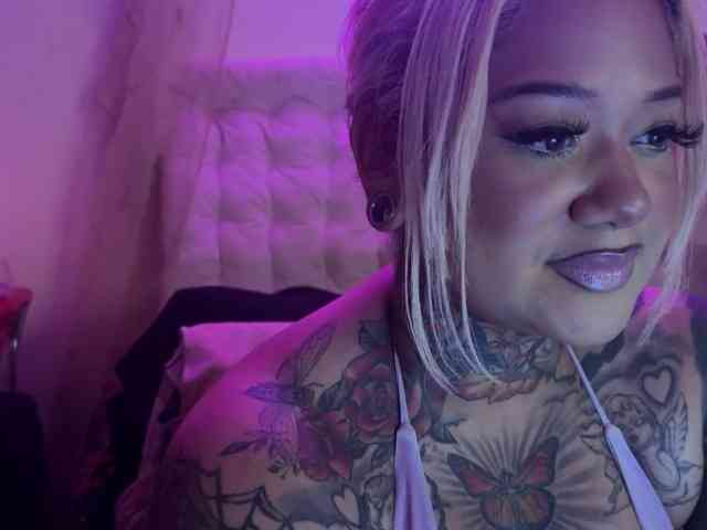 AveryLee webcam