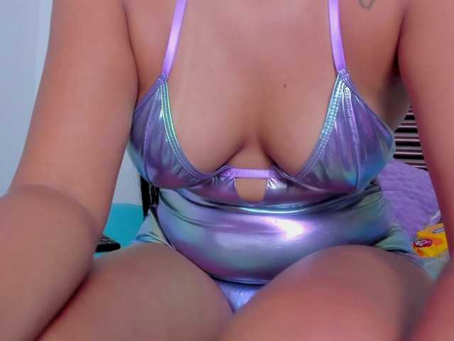 Megansweetcome — live female cam