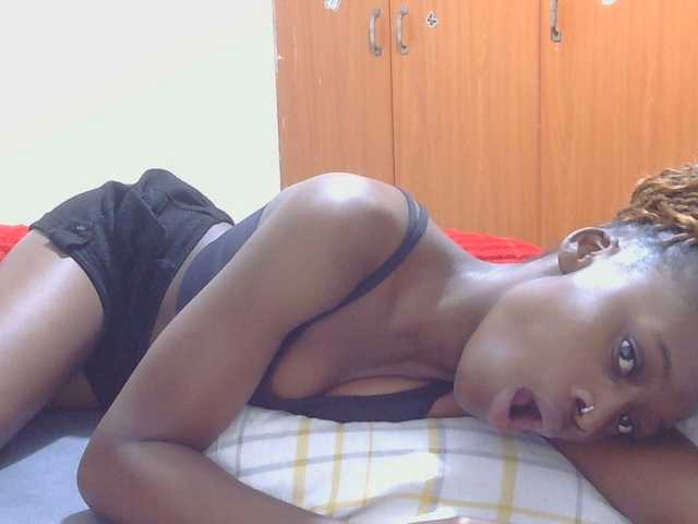 Melaninqueen19 live cam on BongaCams