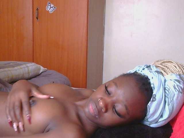 Melaninqueen19 live cam on BongaCams