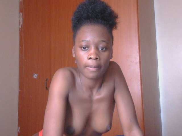 Melaninqueen19 live cam on BongaCams