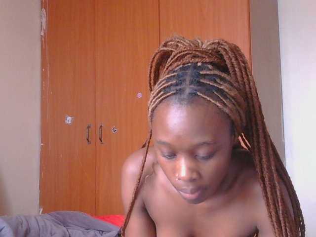 Melaninqueen19 live cam on BongaCams