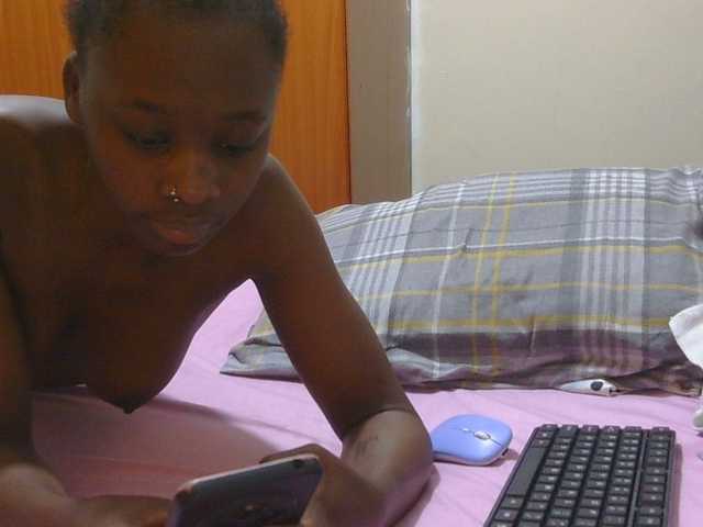 Melaninqueen19 live cam on BongaCams