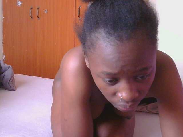 Melaninqueen19 live cam on BongaCams