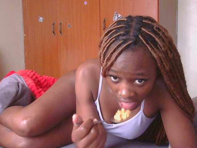 Melaninqueen19 live cam on BongaCams