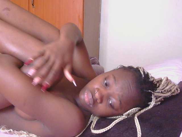 Melaninqueen19 live cam on BongaCams