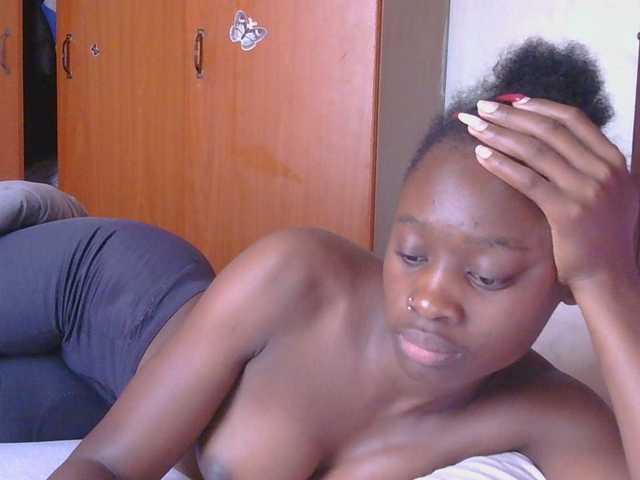 Melaninqueen19 live cam on BongaCams