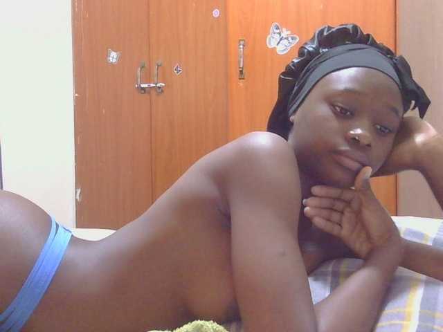 Melaninqueen19 live cam on BongaCams
