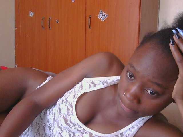 Melaninqueen19 live cam on BongaCams