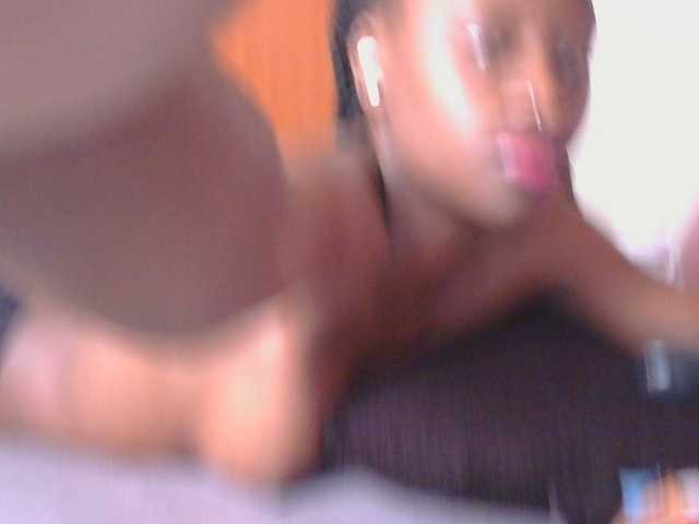 Melaninqueen19 live cam preview