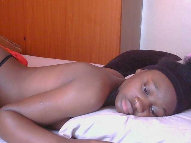 Melaninqueen19 live cam on BongaCams