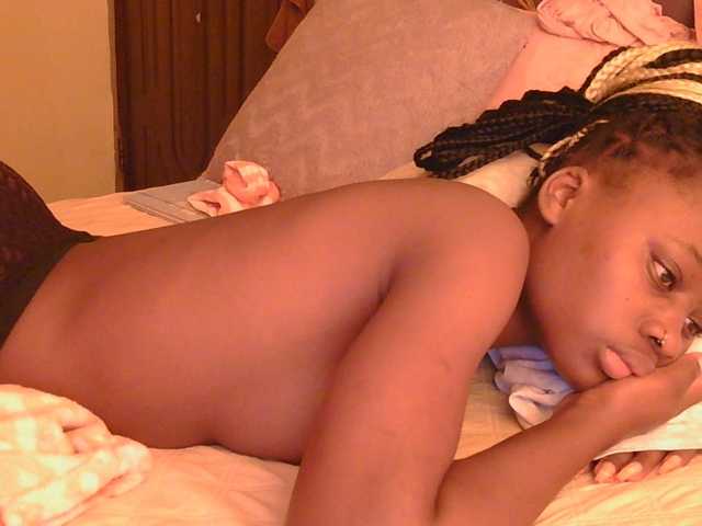 Melaninqueen19 live cam on BongaCams