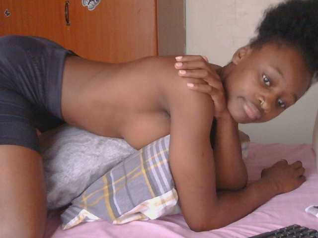 Melaninqueen19 live cam on BongaCams