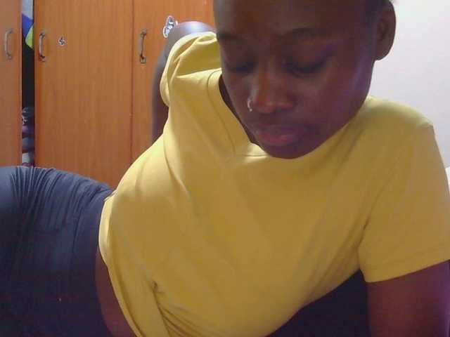 Melaninqueen19 live cam on BongaCams