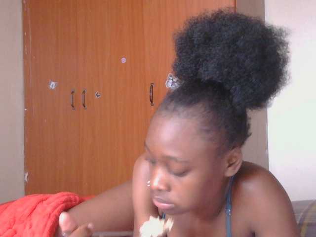 Melaninqueen19 live cam on BongaCams
