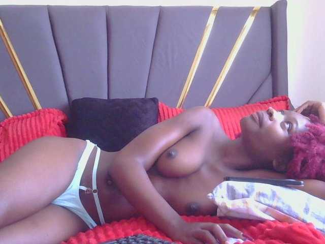 Melaninqueen19 live cam on BongaCams