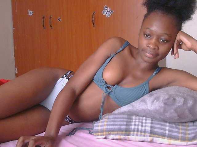 Melaninqueen19 live cam on BongaCams