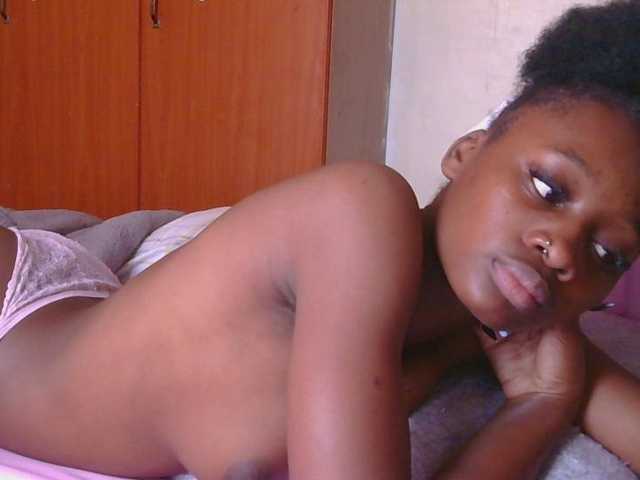 Melaninqueen19 live cam preview