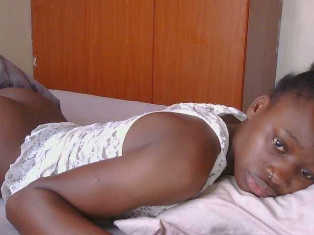 Melaninqueen19 live cam on BongaCams