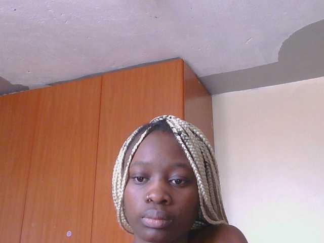 Melaninqueen19 live cam on BongaCams