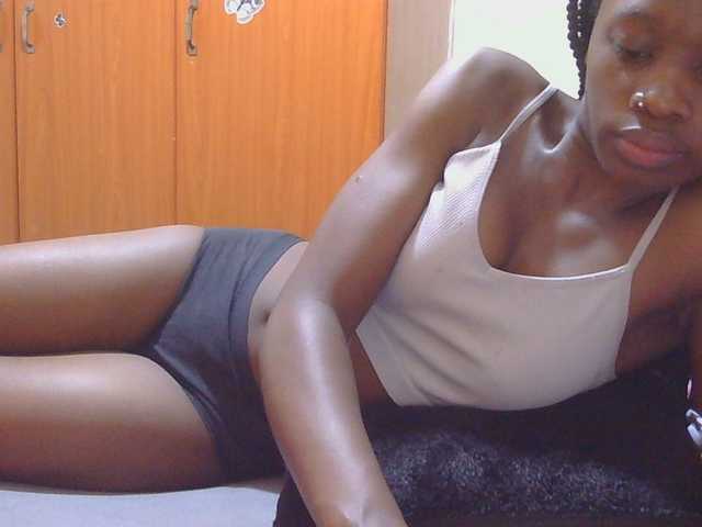 Melaninqueen19 live cam on BongaCams