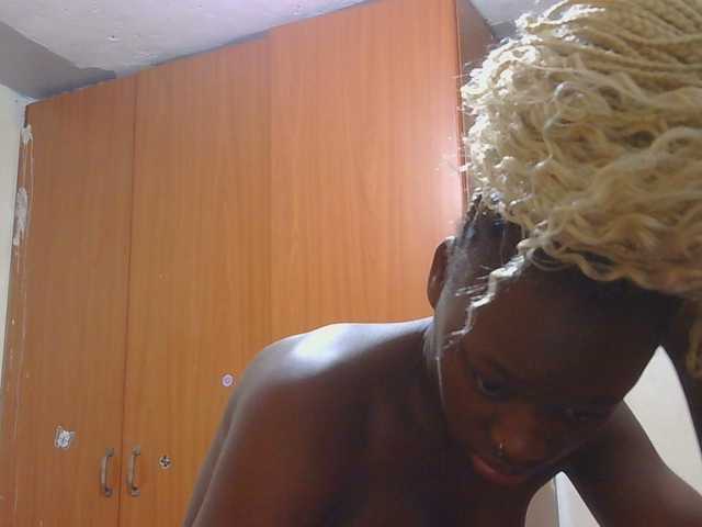 Melaninqueen19 live cam on BongaCams