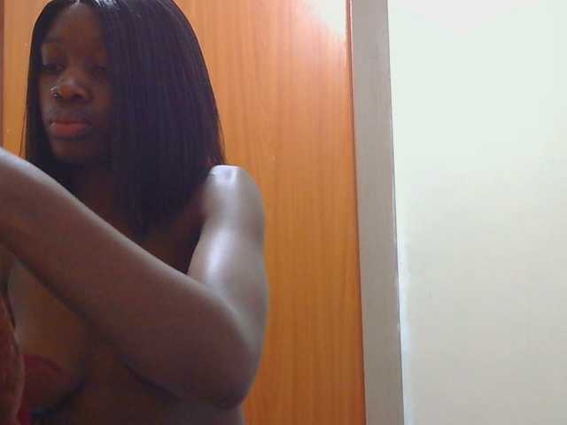 Melaninqueen19 live cam on BongaCams