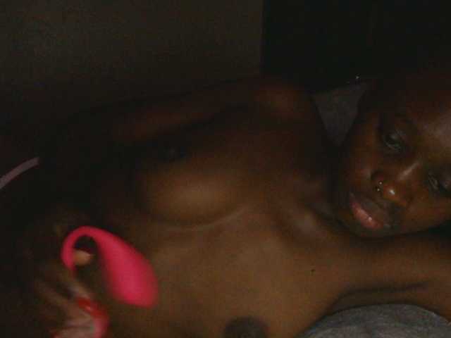 Melaninqueen19 live cam on BongaCams