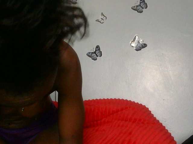 Melaninqueen19's BongaCams show and profile