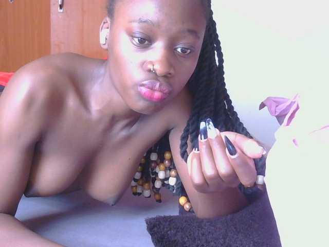Melaninqueen19 live cam on BongaCams