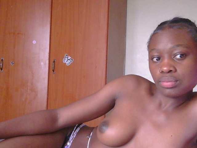 Melaninqueen19 — live female cam