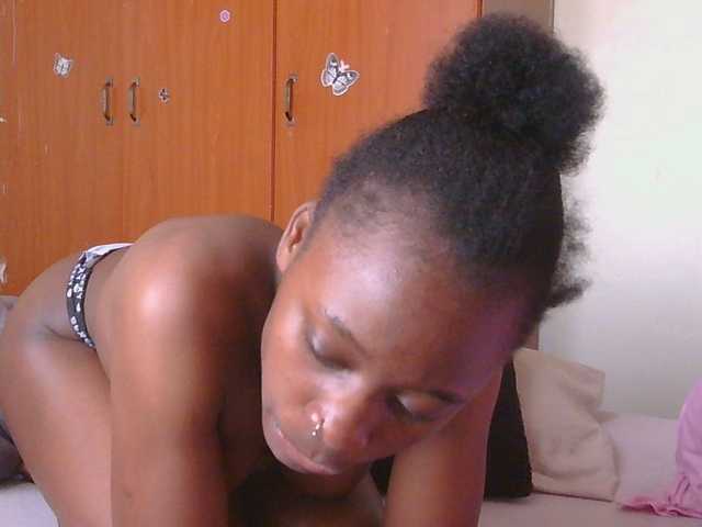 Melaninqueen19 live cam on BongaCams