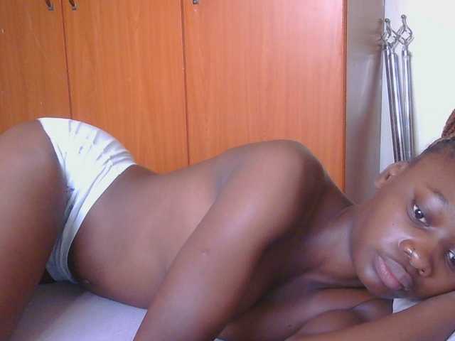 Melaninqueen19 live cam on BongaCams