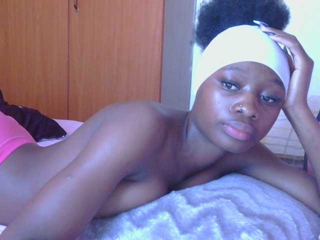 Melaninqueen19 live cam on BongaCams