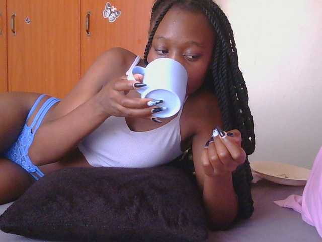 Melaninqueen19 live cam on BongaCams
