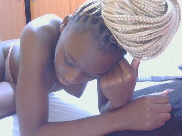 Melaninqueen19 live cam on BongaCams