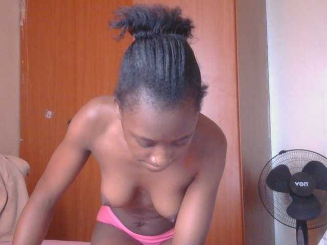 Melaninqueen19 live cam on BongaCams