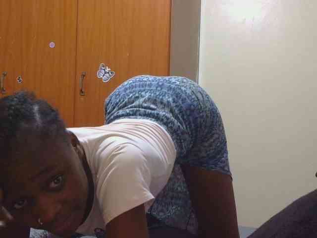 melaninqueen19's live room